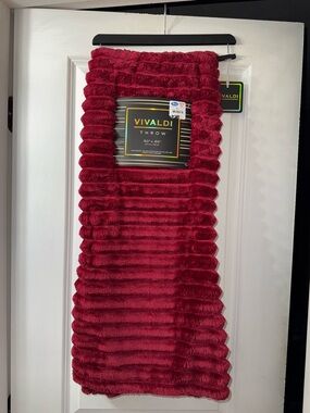 Vivaldi Red Plush Throw